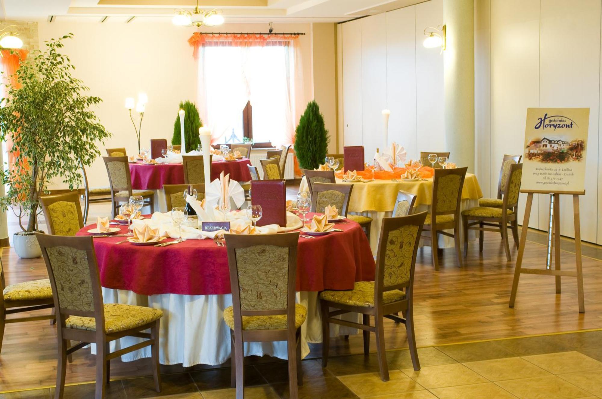 Hotel Gosciniec Horyzont Zemborzyce Tereszynskie Экстерьер фото